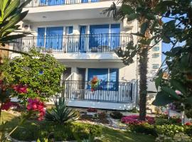 Albatros 2 Family Hotel, hôtel à Kiten