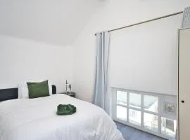 Modern 2 Bed Mews House - Elizabeth Line - Sleeps 5