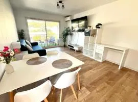 Studio climatisé, avec terrasse et parking privé