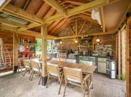 Toad Hall Lodges - Luxury Glamping Lodges Near Southwold!