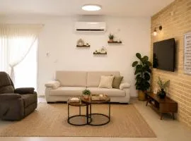 סוויטת אריאל - סוויטה משפחתית עם מרפסת בבית שאן