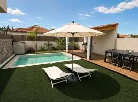 Villa avec piscine et terrain de pétanque
