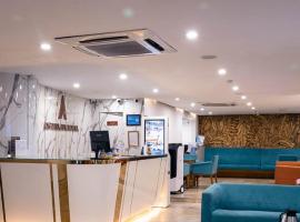 A25 Premium Hotel - 12 Ngô Sỹ Liên، فندق في هانوي