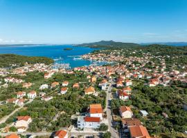 Villa Bosotina Royal Sea View, hotel di Kukljica