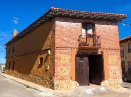 Cosy House in Veguellina de Órbigo with Fenced Garden