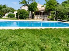 Aimargues में, होटल Villa spacieuse à Aimargues avec piscine privée