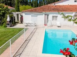 Villa charmante à Meynes avec piscine privée