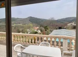 Maison de charme à Saint-Géry avec piscine partagée