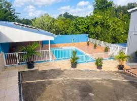 Villa charmante près de Saint-Esprit avec piscine privée
