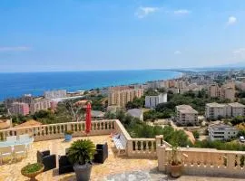 Appartement spacieux à Bastia avec vue mer et montagne.