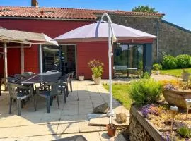 Spacieuse Maison à Pouzauges - Accueille 14 Personnes