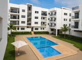 Appartement Familial avec Piscine, Parking Gratuit et Plage à 7 min