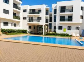 Appartement Familial avec Piscine, Parking Gratuit et Plage à 7 min