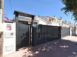 Empuriabrava Byblos Acogedora casa con jardín privado y piscina comunitaria en Empuriabrava Costa Brava