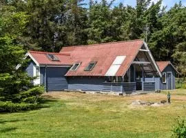 Hyggeligt Feriehus På Stor Naturgrund Sj916
