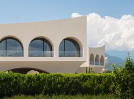 Alaverdi Sanctuary, Wine & Agriculture Resort – hotel w mieście Alaverdi