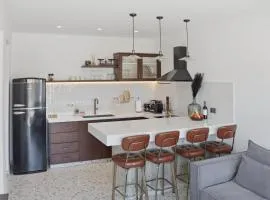 The Retro Suite Kato Paphos 2 min to the beach