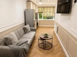 1 Bedroom Luxury Serviced Apartment with Parking