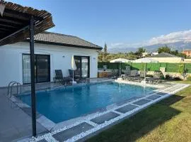 Private Pool Villa with Jacuzzi & Garden