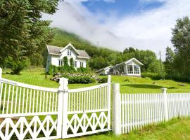 Kjosen Lodge, Lyngen., Hotel in Lyngseidet