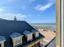 Les pieds dans l'eau à deux pas de la mer