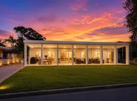 Beachfront Pet-Friendly Home with Pool & Studio Apt in Townsville