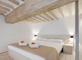 Hostly The Peccioli Loft