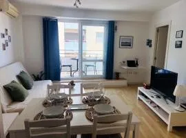 Apartamento luminoso con parking a 250 m de playa y centro