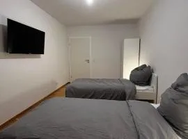 3 BR, 6 Singlebeds, Balcony, near A23 Itzehoe