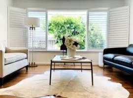Sunlit Modern Retreat 4 Bedroom 3 Bathroom Open Floor Home Near SJC airport