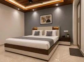 Hotel Crest Inn Near Bombay & Medanta Hospital & Dhirubhai Ambani Hospital