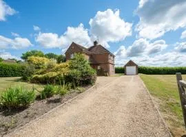 Beautiful Large 3 Bed House with Large Drive and Garden
