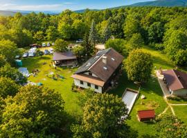 Koča sredi gozda, hotelli kohteessa Kanal