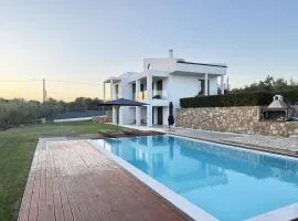 White villa in Nea Flogita