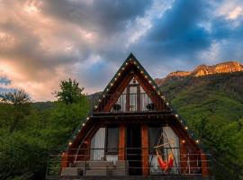Mountain Shadow Cottage in Racha, hotel di Ghebi