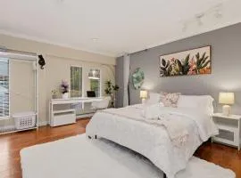 Serene Garden Studio Near Beach West Van