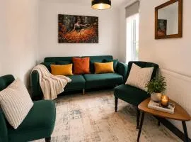 The Randolph 2 Bedroom Apartment- Free Parking Ideal for Contractors & Business Travellers