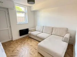 3 Bed House Contractors Welcome Free Parking WiFi