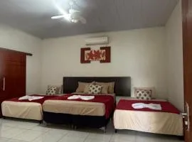 Refúgio Mix Pousada com 3 suítes e 9 camas