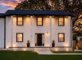 Premium Executive 4BR 4BA Home, Sleeps 9 Guests, Gastonia NC, 5 min to CaroMont