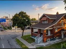 House in Niagara falls, Close to Clifton Hill, Casino and Horseshoe falls and with kitchen for 6 Guest