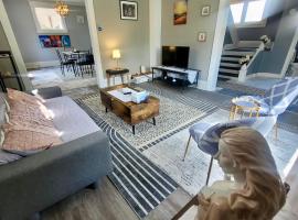 Spacious family house near white water walk and Clifton Hill Niagara, hotel u gradu Nijagarini vodopadi