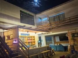 Shambala Hostel, готель у місті Уакачіна