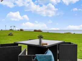 Sct Knudsborg - 12H - Summerhouse on the beach, hôtel à Brenderup