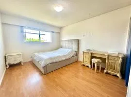 Beautiful Place with Kitchen, Washing Machine and Internet Near YVR Airport, Transit and Shopping Mall