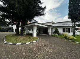 Townhouse Oak Casa D'Ladera Bandung