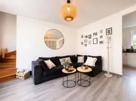 2-bedroom apartment, 2 bathrooms, wifi & garage