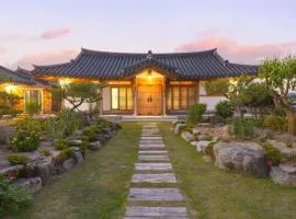 Gyeongju Wadamjung Hanok Pension