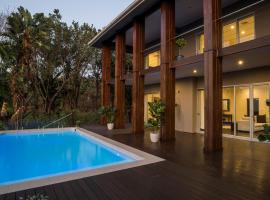 Luxury Villa Umdoni - Eden Rock Estate, Pennington, hotel en Pennington