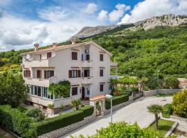 Apartments Maja and Sanja, hotel em Baška